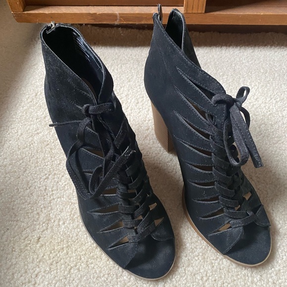 Melrose and Market black lace up heel, in 8.5M. Never worn. - Picture 1 of 6